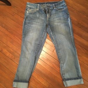 Cute back pocket studded jean capris